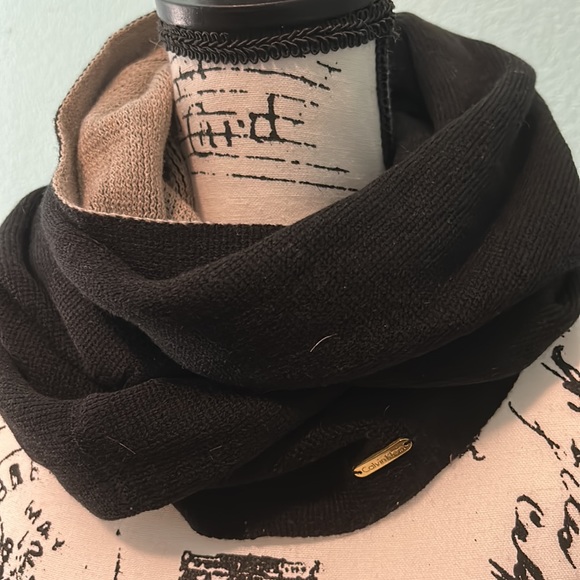 Calvin Klein Infinity Scarf - Picture 2 of 4